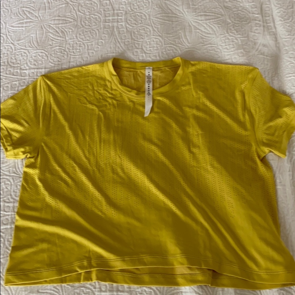Lululemon Train To Be Short Sleeve XL